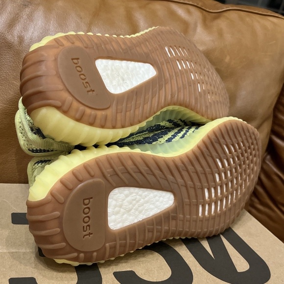 Adidas Yeezy Boost 350 V2 Semi Frozen Yellow Size 8.5 B37572 8 1/2 - Picture 10 of 11